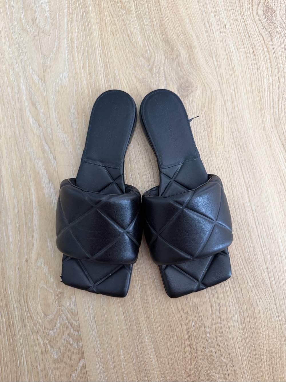 Bottega veneta lido quilted slides
